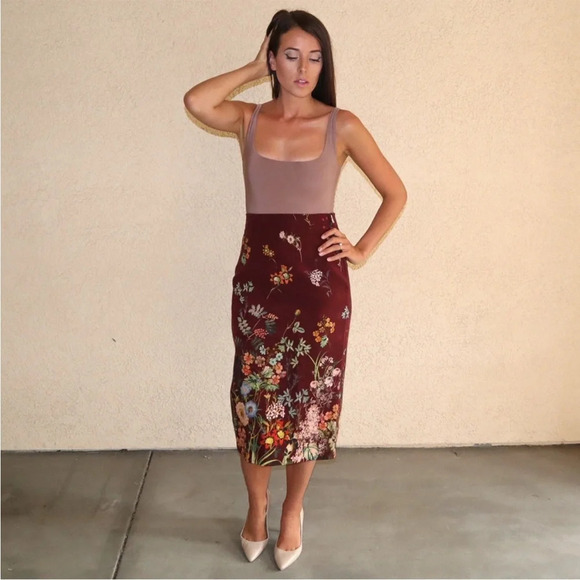 NWT ZARA Burgundy Floral Bouquet Fall Pencil Skirt - Picture 2 of 14